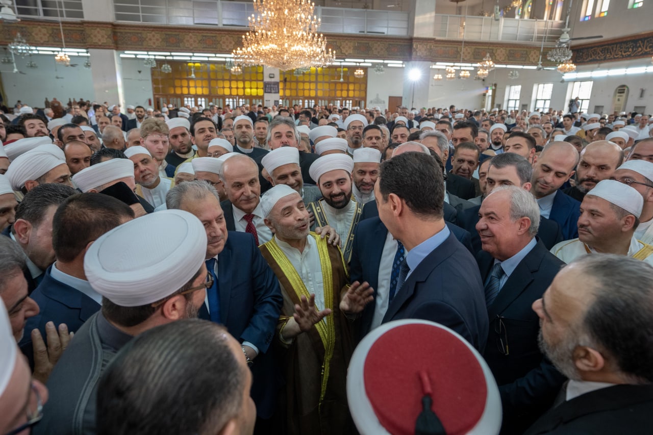 بالصور الرئيس السوري يؤدي صلاة عيد الفطر